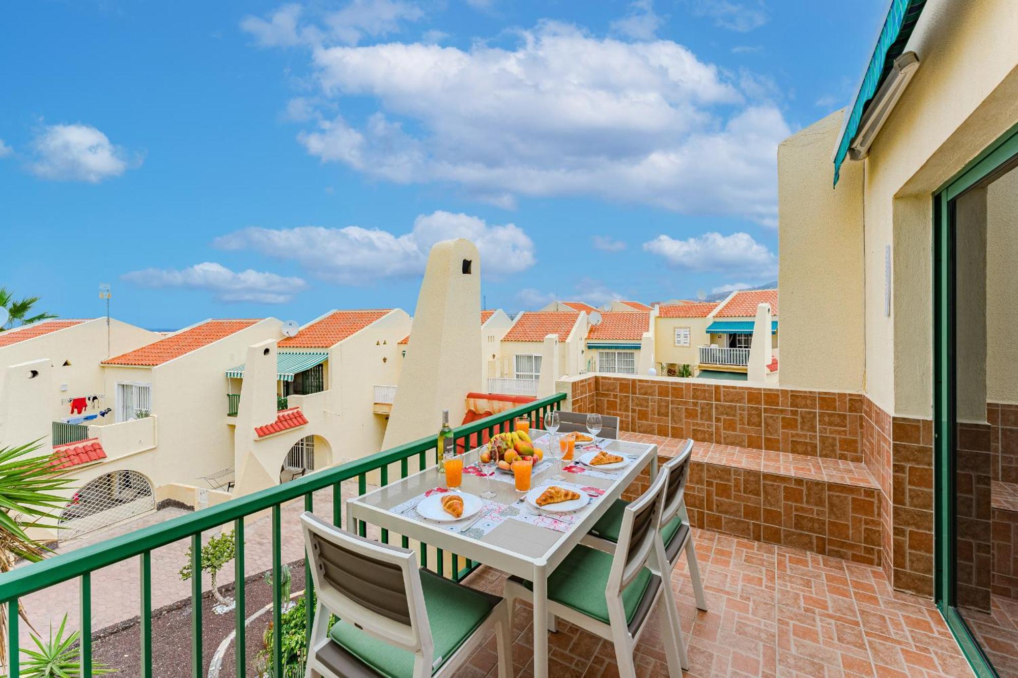 Cozy Spacious Seaview 300m Apartament